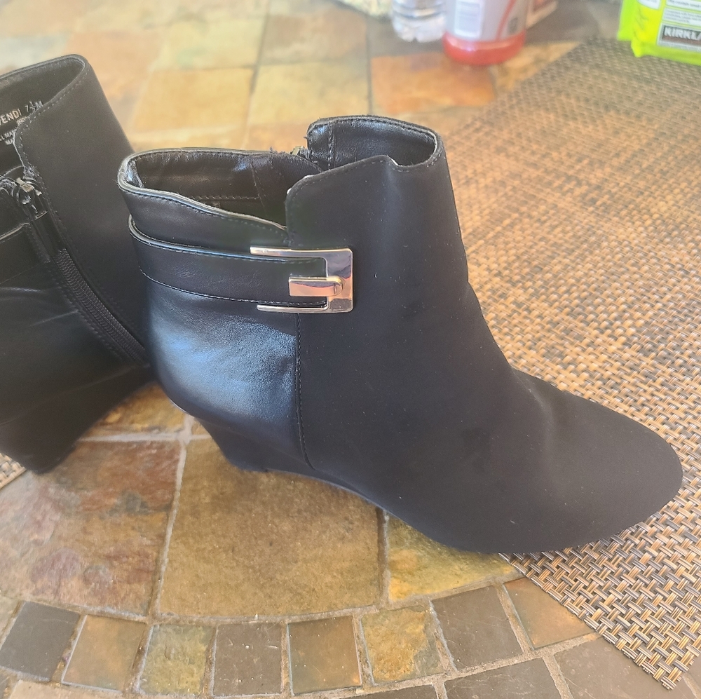 Vendi Wedge Ankle Boots Sz 7.5
